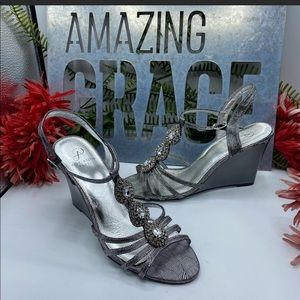 Adrianna Papel size 8 1/2 Kristen Silver Wedge Heel Sandal